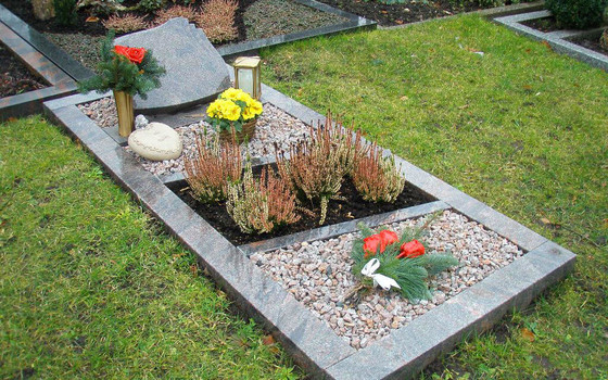 Правила благоустройства цветника на могиле