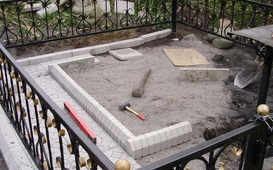 Замена памятника на кладбище