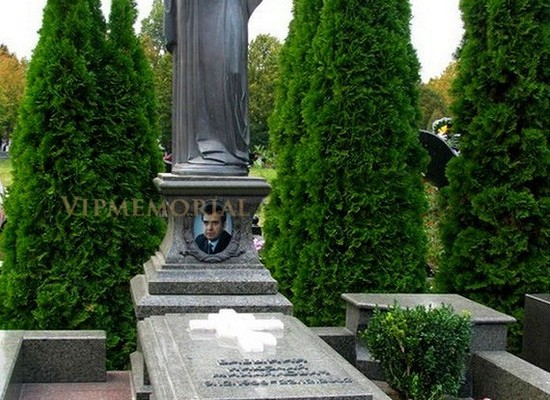 Элитные гранитные памятники