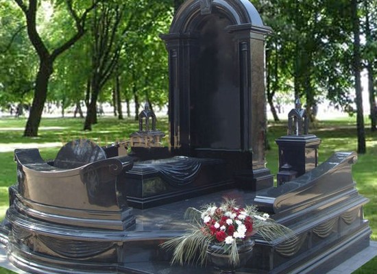 Эксклюзивные памятники в Москве