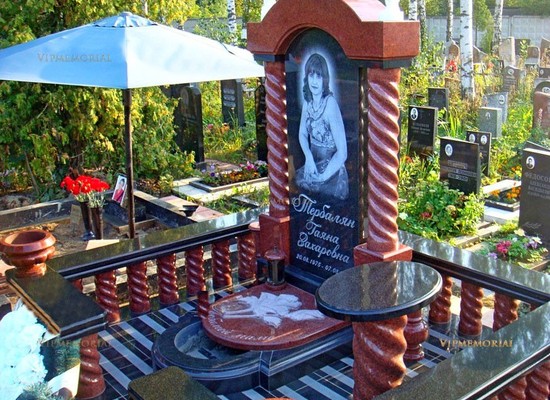 Эксклюзивные памятники из гранита