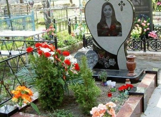 Эксклюзивные памятники из мрамора
