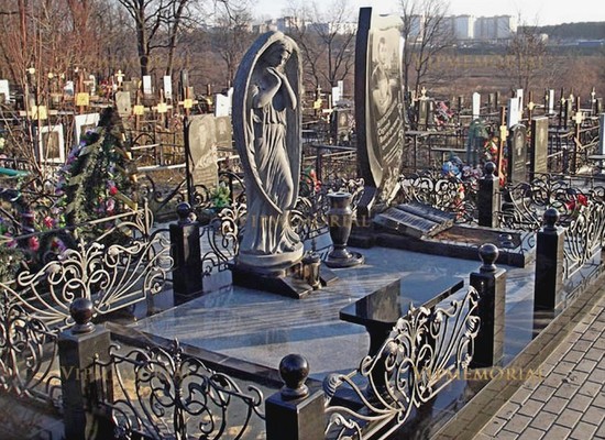 Мемориальные комплексы из гранита