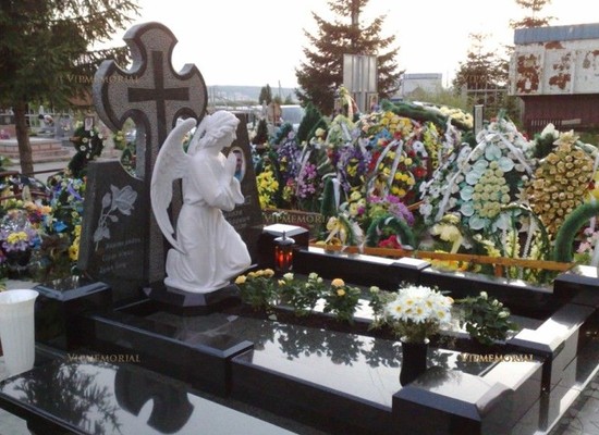 Благоустройство могил в Москве