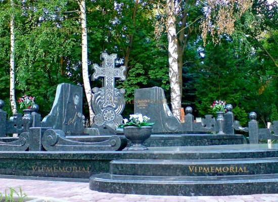Комплексное оформление захоронений, памятники из гранита