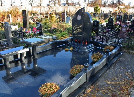 Благоустройство могил плиткой