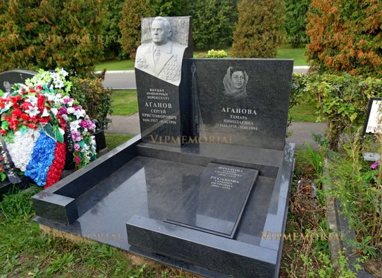 Комплексное оформление захоронений из гранита
