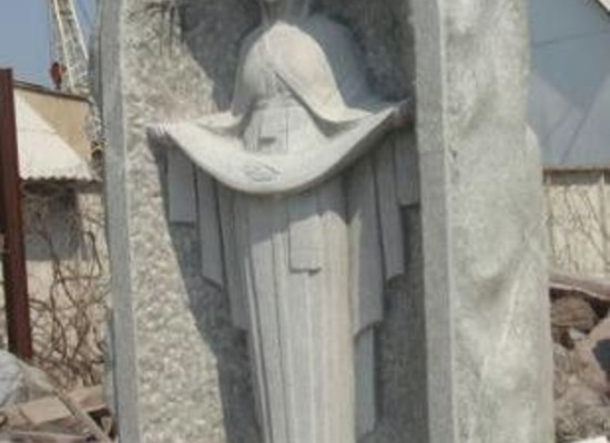 Мемориальные статуи из гранита