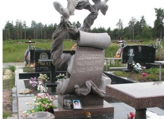 Статуи для могил из натурального камня