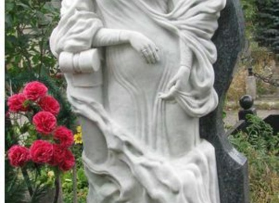 Мраморные статуи на могилу