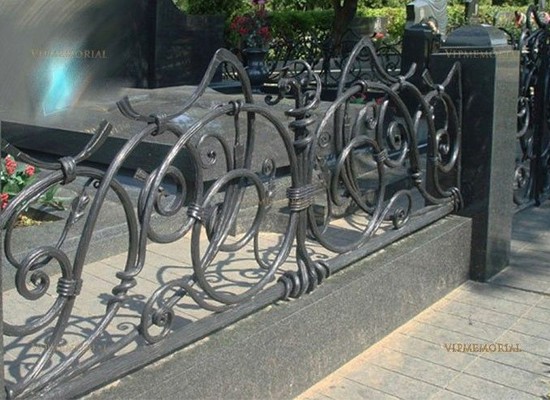 Изготовление элитных оград для могил в Москве