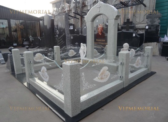 Эксклюзивные памятники с фото на прочном стекле