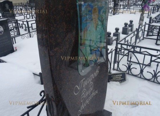 Памятники из ударопрочного стекла в Москве