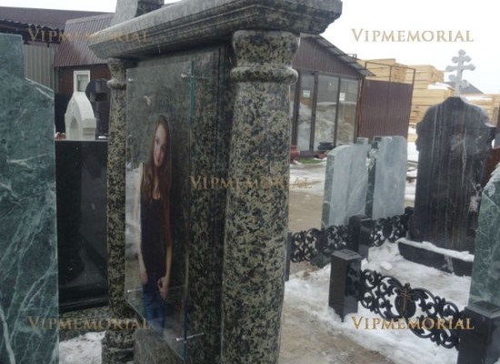 Памятники из гранита и прочного стекла