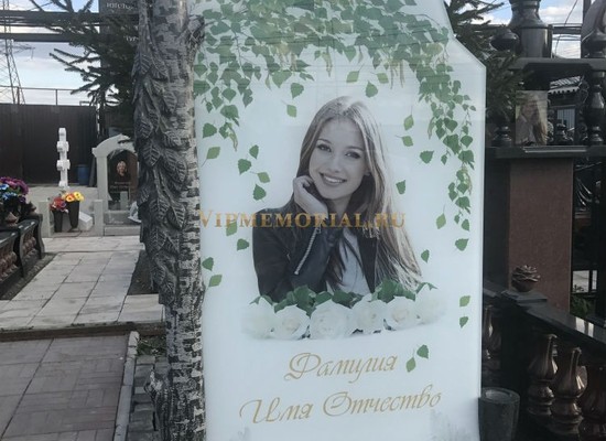 Памятник из ударопрочного стекла