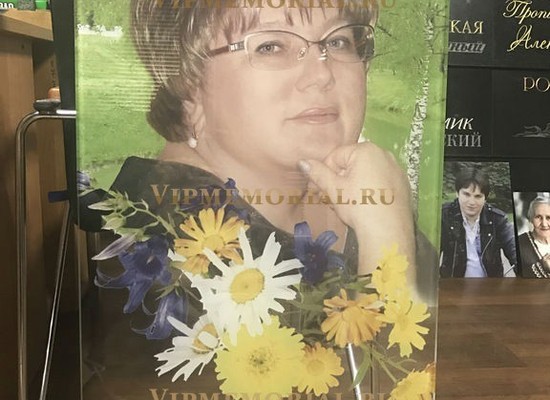 Памятники из стекла